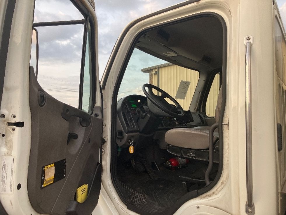 Medium Duty Box Truck-Light and Medium Duty Trucks-Freightliner-2017-M2-Hueytown-AL-315,501\n\t\tmiles-$ 29,250 - Image 16