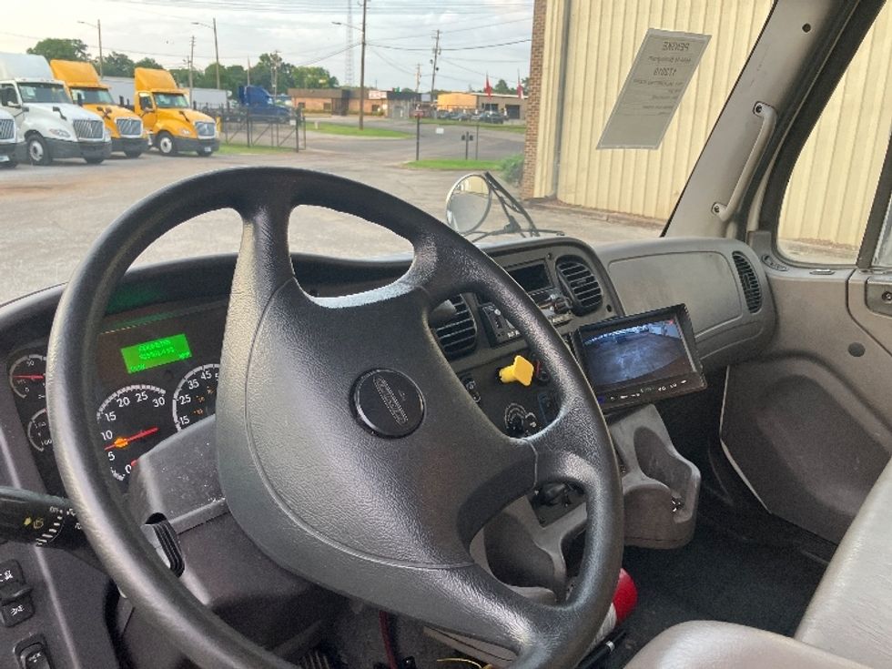 Medium Duty Box Truck-Light and Medium Duty Trucks-Freightliner-2017-M2-Hueytown-AL-315,501\n\t\tmiles-$ 29,250 - Image 17