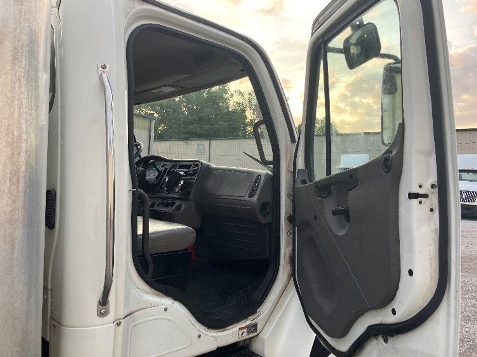 Medium Duty Box Truck-Light and Medium Duty Trucks-Freightliner-2017-M2-Hueytown-AL-315,501\n\t\tmiles-$ 29,250 - Image 20