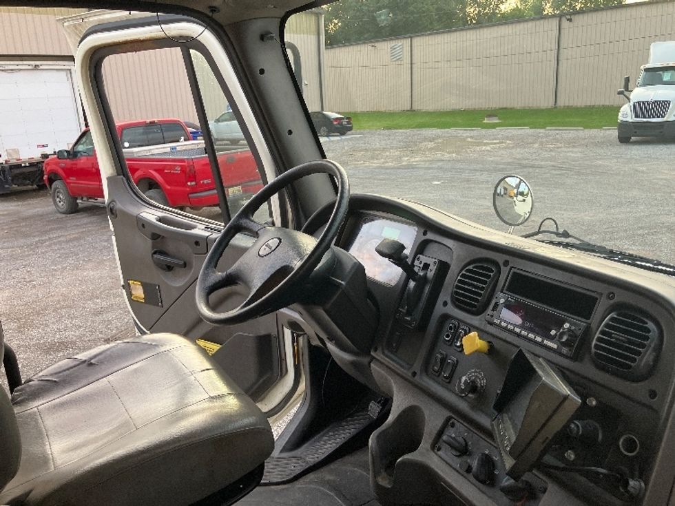 Medium Duty Box Truck-Light and Medium Duty Trucks-Freightliner-2017-M2-Hueytown-AL-315,501\n\t\tmiles-$ 29,250 - Image 22
