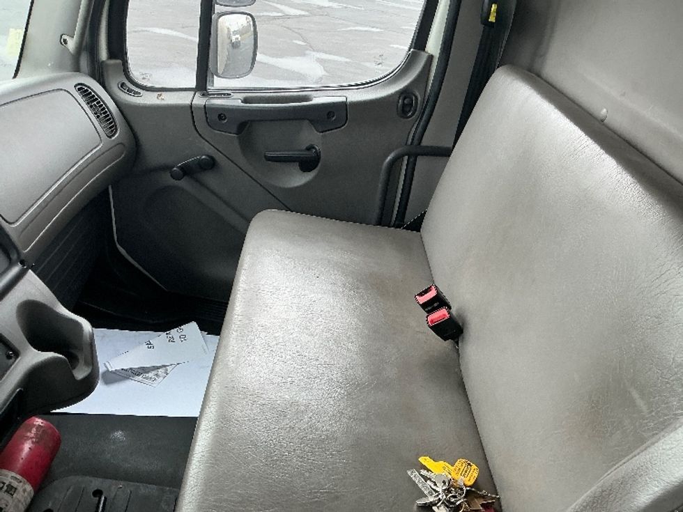 Medium Duty Box Truck-Light and Medium Duty Trucks-Freightliner-2017-M2-Indianapolis-IN-162,961\n\t\tmiles-$ 51,500 - Image 16