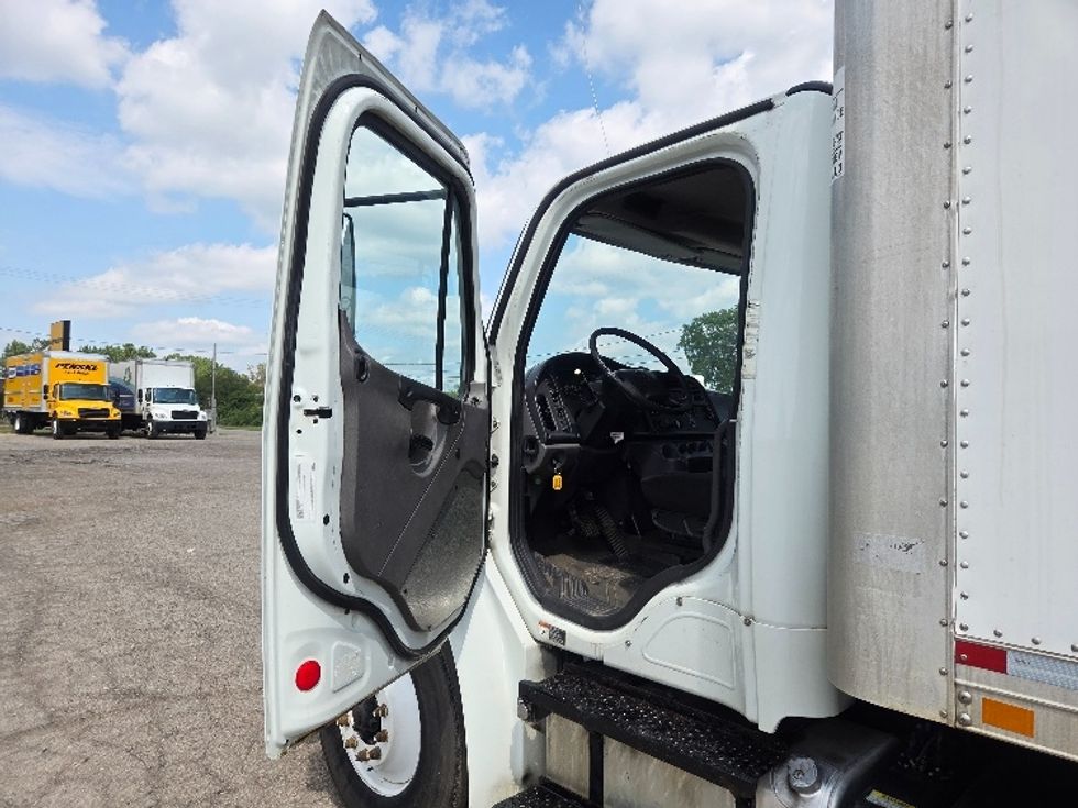 Medium Duty Box Truck-Light and Medium Duty Trucks-Freightliner-2017-M2-Jackson-MI-377,219\n\t\tmiles-$ 14,500 - Image 16
