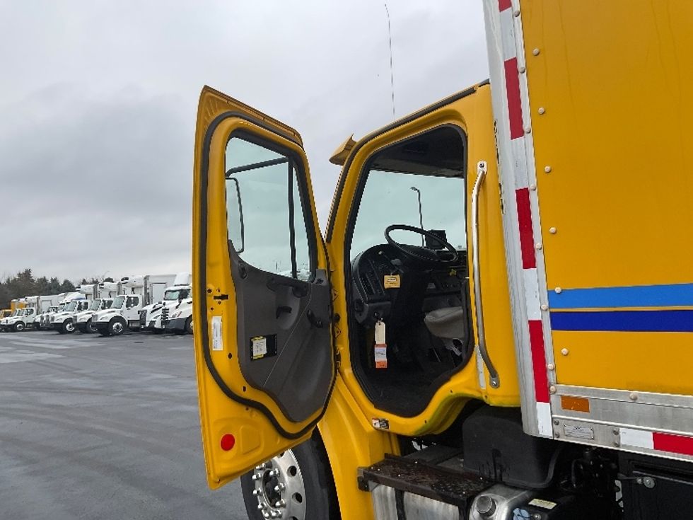 Medium Duty Box Truck-Light and Medium Duty Trucks-Freightliner-2017-M2-Lancaster-PA-161,824\n\t\tmiles-$ 39,500 - Image 16