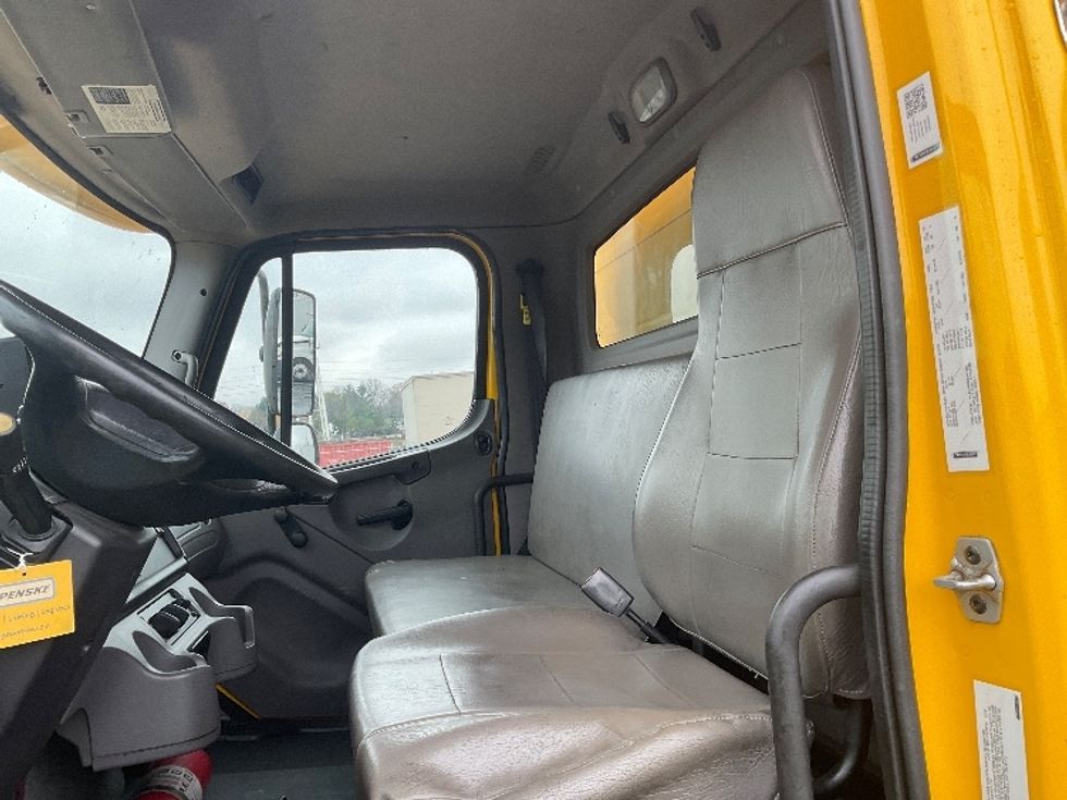 Medium Duty Box Truck-Light and Medium Duty Trucks-Freightliner-2017-M2-Lancaster-PA-161,824\n\t\tmiles-$ 39,500 - Image 19