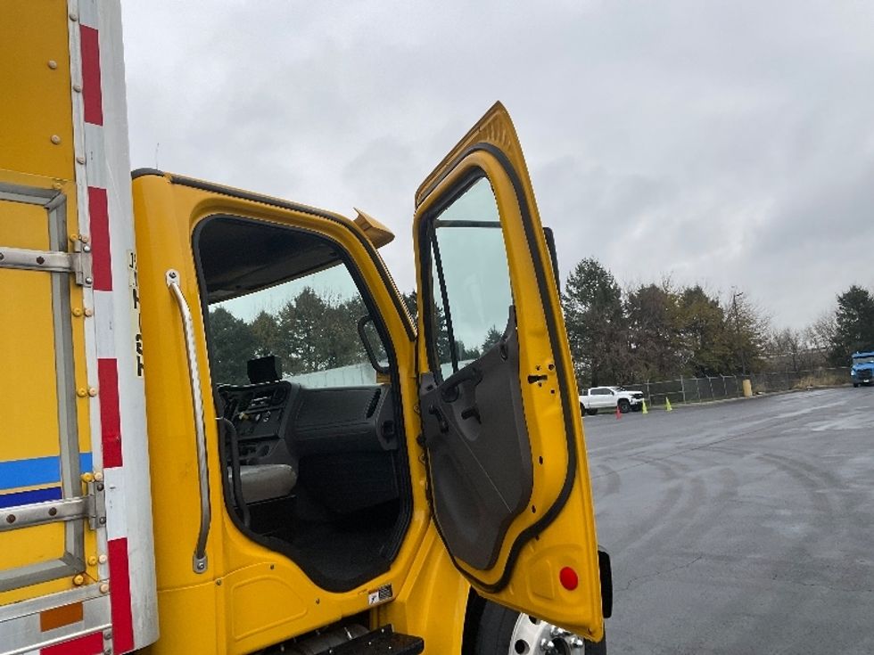 Medium Duty Box Truck-Light and Medium Duty Trucks-Freightliner-2017-M2-Lancaster-PA-161,824\n\t\tmiles-$ 39,500 - Image 20