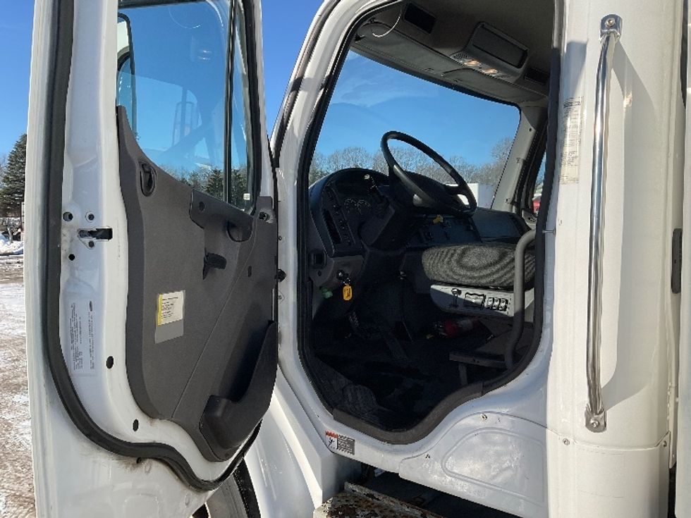 Medium Duty Box Truck-Light and Medium Duty Trucks-Freightliner-2017-M2-Londonderry-NH-122,000\n\t\tmiles-$ 39,500 - Image 16