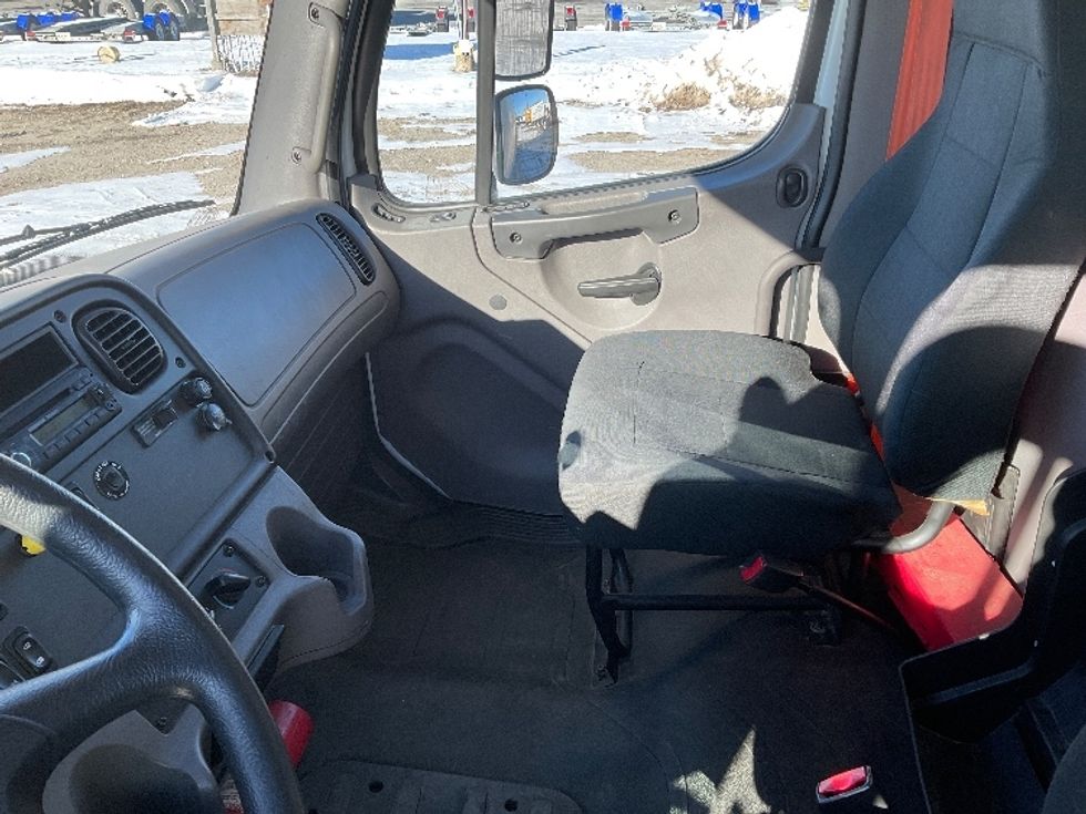 Medium Duty Box Truck-Light and Medium Duty Trucks-Freightliner-2017-M2-Londonderry-NH-122,000\n\t\tmiles-$ 39,500 - Image 19