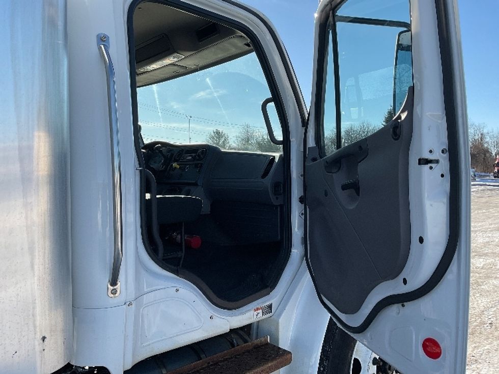 Medium Duty Box Truck-Light and Medium Duty Trucks-Freightliner-2017-M2-Londonderry-NH-122,000\n\t\tmiles-$ 39,500 - Image 20