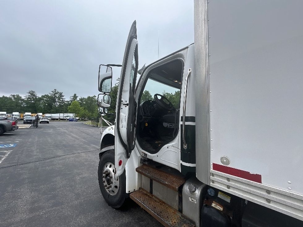 Medium Duty Box Truck-Light and Medium Duty Trucks-Freightliner-2017-M2-Londonderry-NH-167,123\n\t\tmiles-$ 60,500 - Image 16