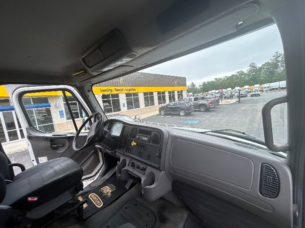 Medium Duty Box Truck-Light and Medium Duty Trucks-Freightliner-2017-M2-Londonderry-NH-167,123\n\t\tmiles-$ 60,500 - Image 21