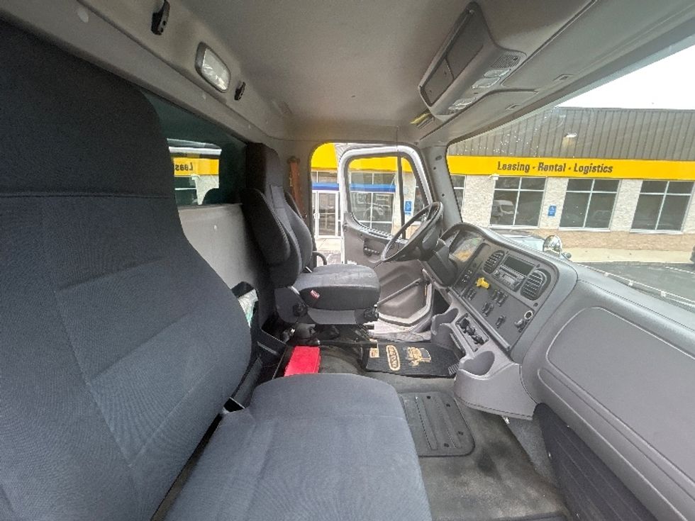 Medium Duty Box Truck-Light and Medium Duty Trucks-Freightliner-2017-M2-Londonderry-NH-167,123\n\t\tmiles-$ 60,500 - Image 22