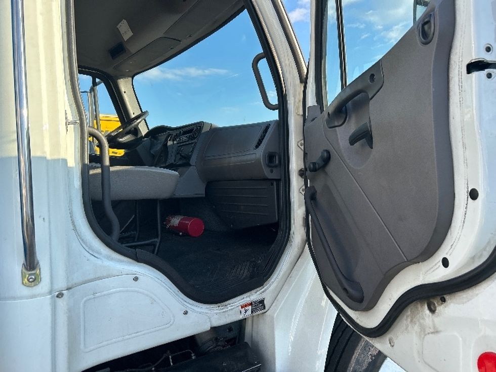 Medium Duty Box Truck-Light and Medium Duty Trucks-Freightliner-2017-M2-Manassas-VA-153,356\n\t\tmiles-$ 48,500 - Image 13