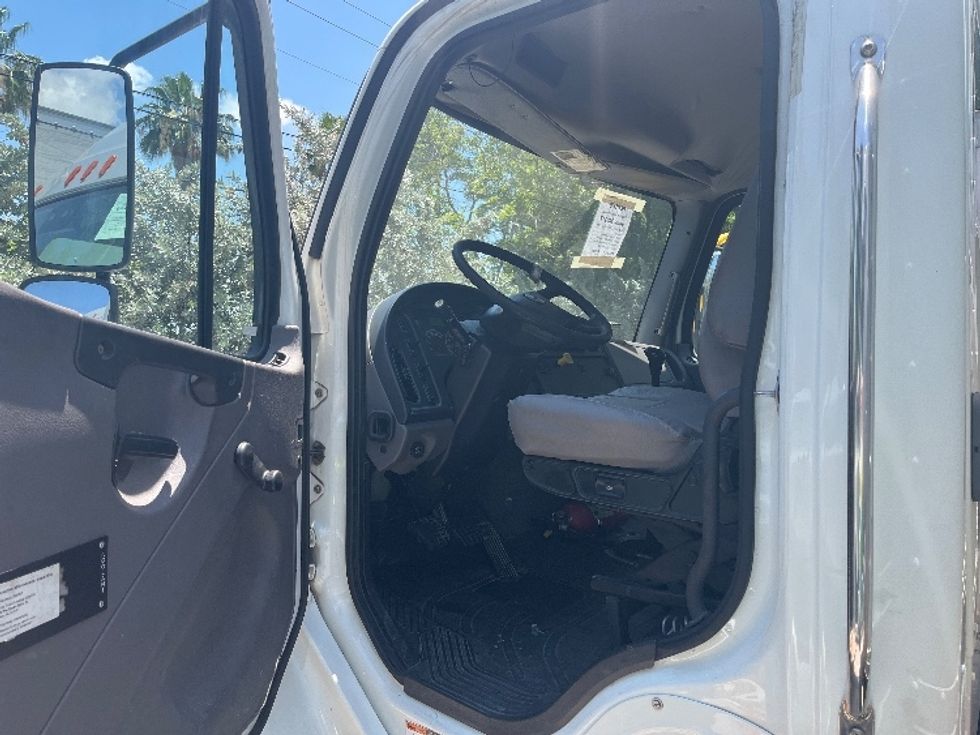 Medium Duty Box Truck-Light and Medium Duty Trucks-Freightliner-2017-M2-Medley-FL-211,033\n\t\tmiles-$ 35,250 - Image 16
