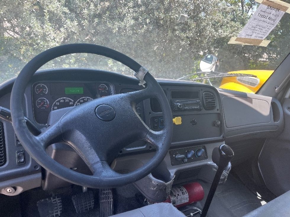 Medium Duty Box Truck-Light and Medium Duty Trucks-Freightliner-2017-M2-Medley-FL-211,033\n\t\tmiles-$ 35,250 - Image 18