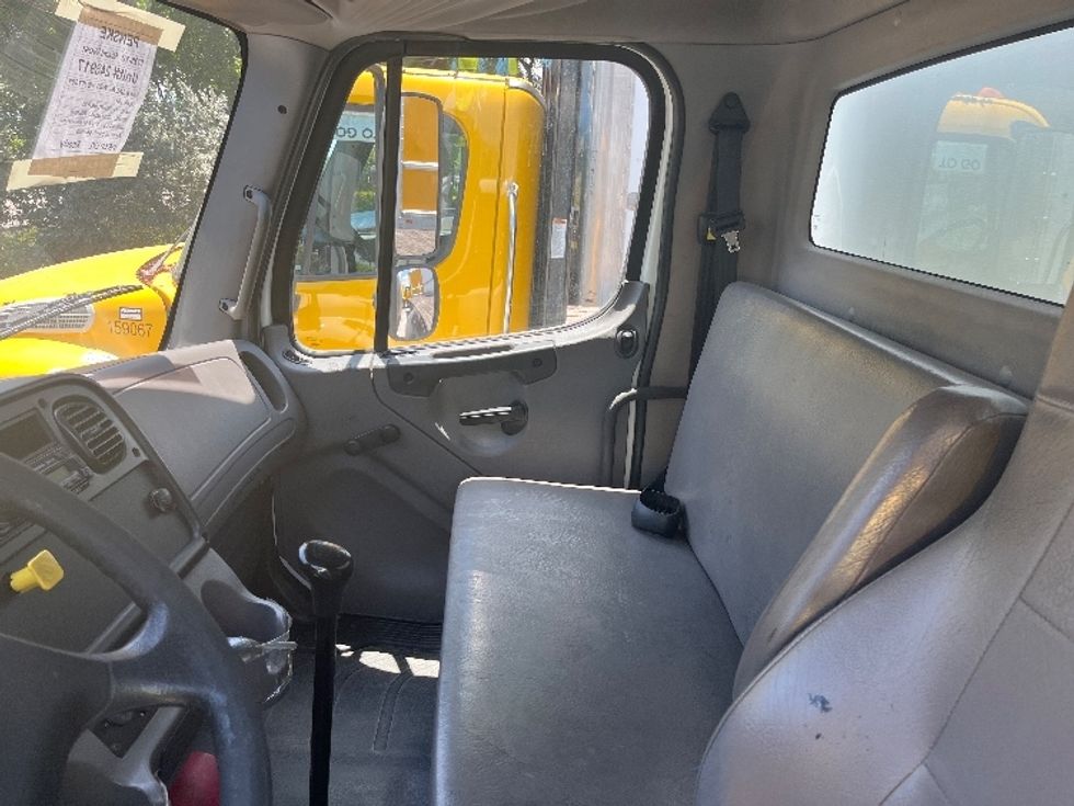 Medium Duty Box Truck-Light and Medium Duty Trucks-Freightliner-2017-M2-Medley-FL-211,033\n\t\tmiles-$ 35,250 - Image 19