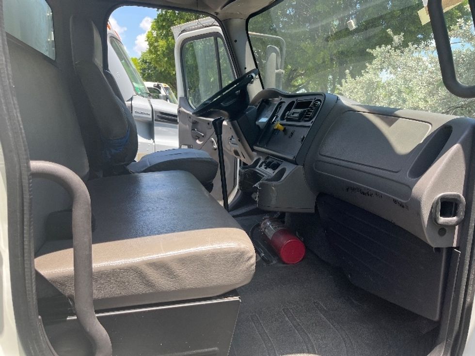 Medium Duty Box Truck-Light and Medium Duty Trucks-Freightliner-2017-M2-Medley-FL-211,033\n\t\tmiles-$ 35,250 - Image 22