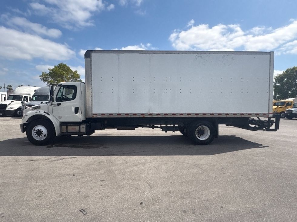 Medium Duty Box Truck-Light and Medium Duty Trucks-Freightliner-2017-M2-Medley-FL-211,033\n\t\tmiles-$ 35,250 - Image 4