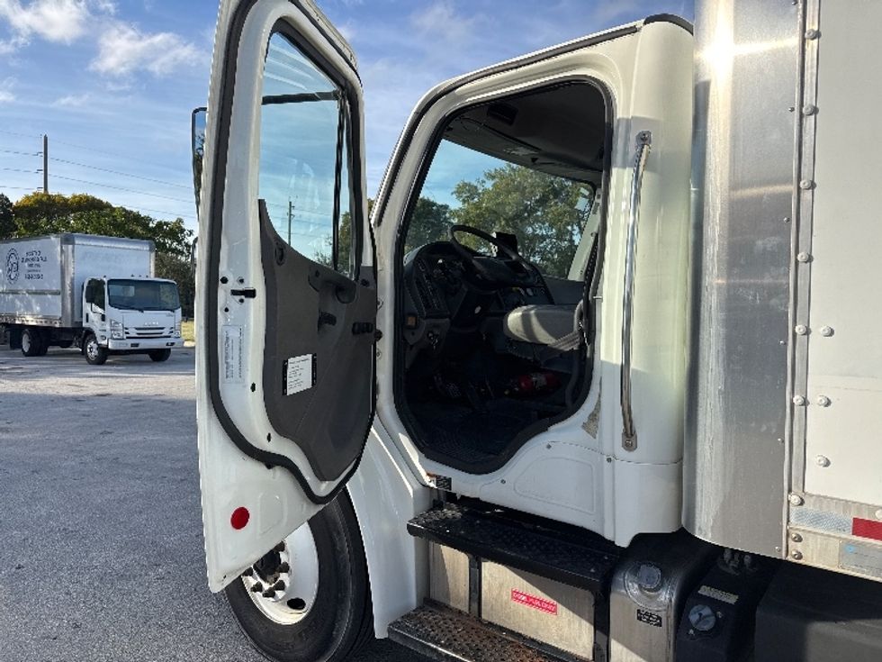 Medium Duty Box Truck-Light and Medium Duty Trucks-Freightliner-2017-M2-Medley-FL-341,643\n\t\tmiles-$ 25,250 - Image 16