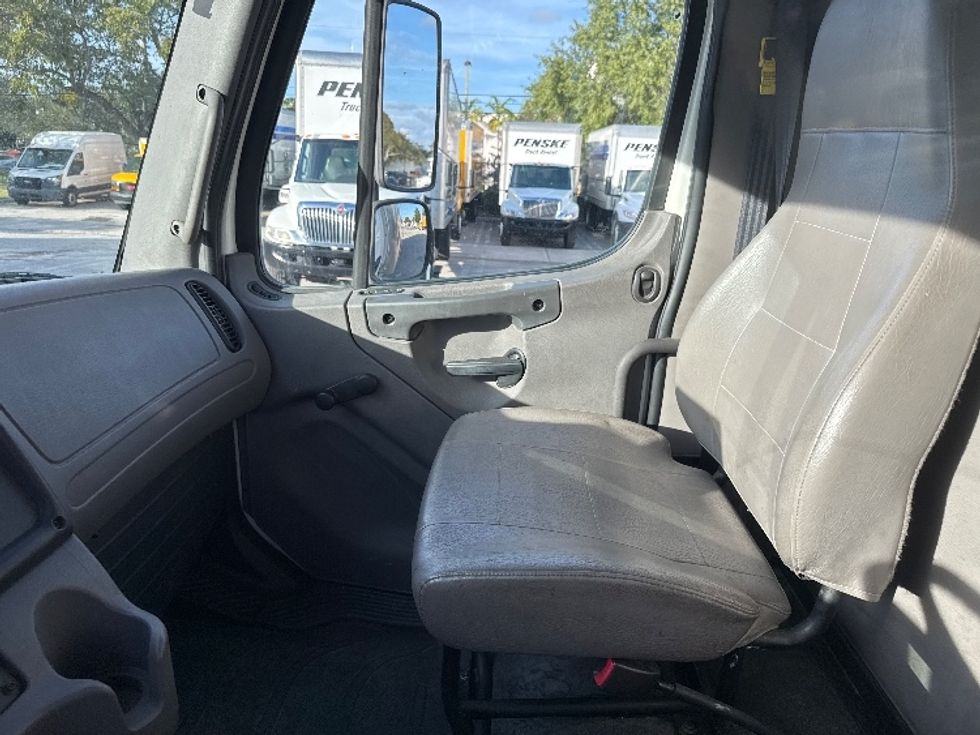 Medium Duty Box Truck-Light and Medium Duty Trucks-Freightliner-2017-M2-Medley-FL-341,643\n\t\tmiles-$ 25,250 - Image 19