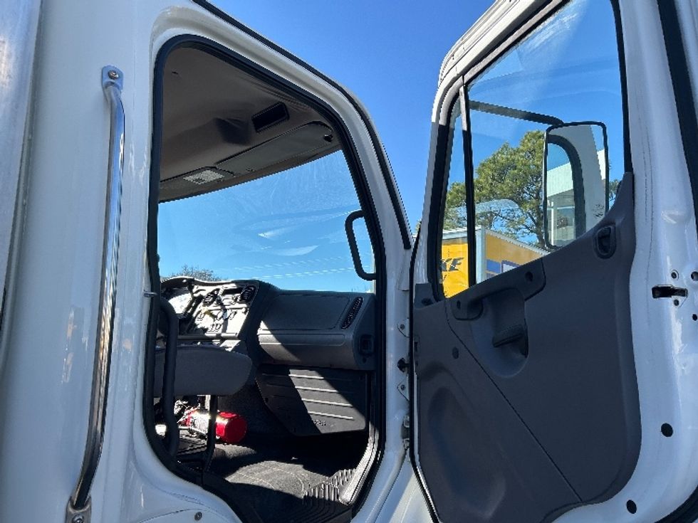 Medium Duty Box Truck-Light and Medium Duty Trucks-Freightliner-2017-M2-Olive Branch-MS-65,067\n\t\tmiles-$ 51,250 - Image 16