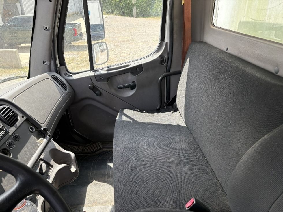 Medium Duty Box Truck-Light and Medium Duty Trucks-Freightliner-2017-M2-Pineville-LA-243,425\n\t\tmiles-$ 24,000 - Image 5