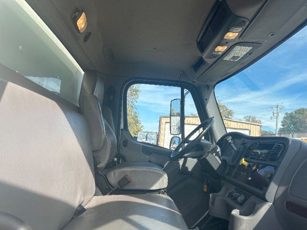 Medium Duty Box Truck-Light and Medium Duty Trucks-Freightliner-2017-M2-Poplar Bluff-MO-136,704\n\t\tmiles-$ 51,250 - Image 22