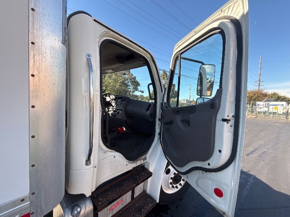 Medium Duty Box Truck-Light and Medium Duty Trucks-Freightliner-2017-M2-Portland-OR-350,091\n\t\tmiles-$ 20,000 - Image 20