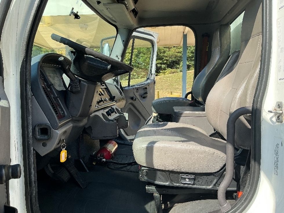 Medium Duty Box Truck-Light and Medium Duty Trucks-Freightliner-2017-M2-Prince George-VA-303,856\n\t\tmiles-$ 26,750 - Image 16