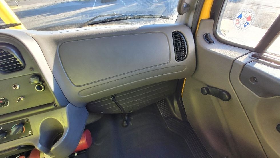 Medium Duty Box Truck-Light and Medium Duty Trucks-Freightliner-2017-M2-South Plainfield-NJ-42,047\n\t\tmiles-$ 44,250 - Image 21