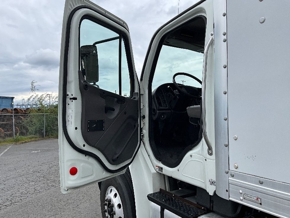 Medium Duty Box Truck-Light and Medium Duty Trucks-Freightliner-2017-M2-Spokane Valley-WA-115,121\n\t\tmiles-$ 60,250 - Image 16