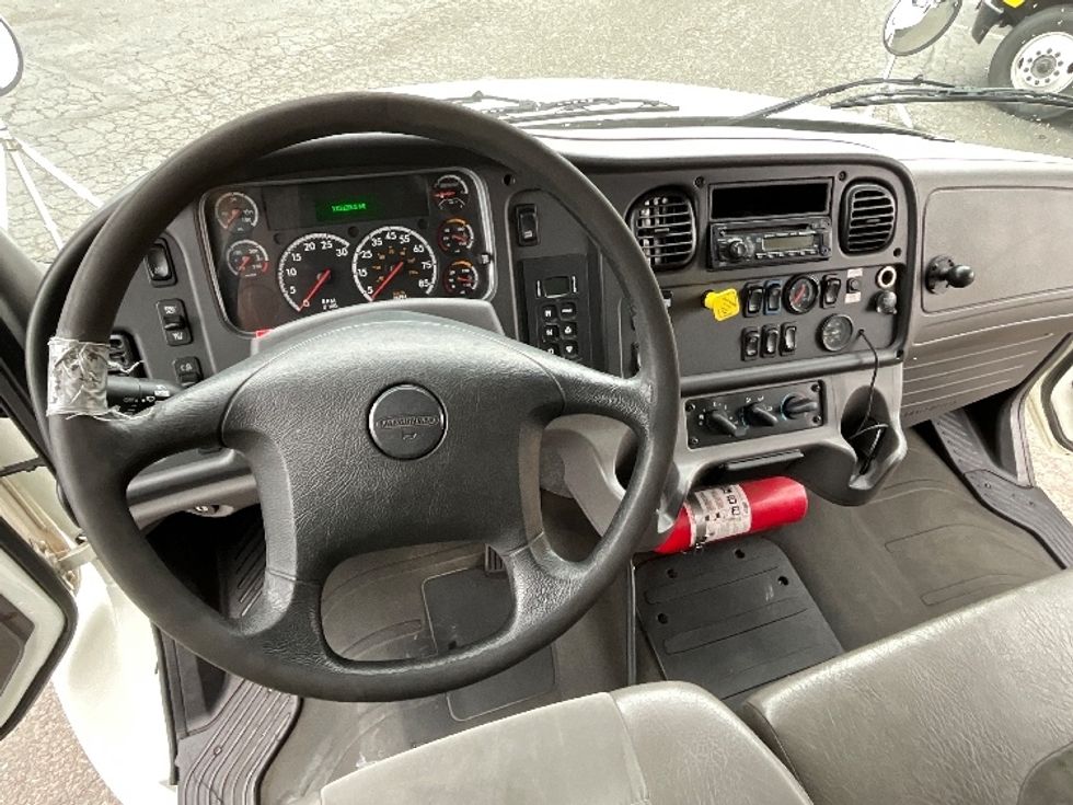Medium Duty Box Truck-Light and Medium Duty Trucks-Freightliner-2017-M2-Spokane Valley-WA-115,121\n\t\tmiles-$ 60,250 - Image 18