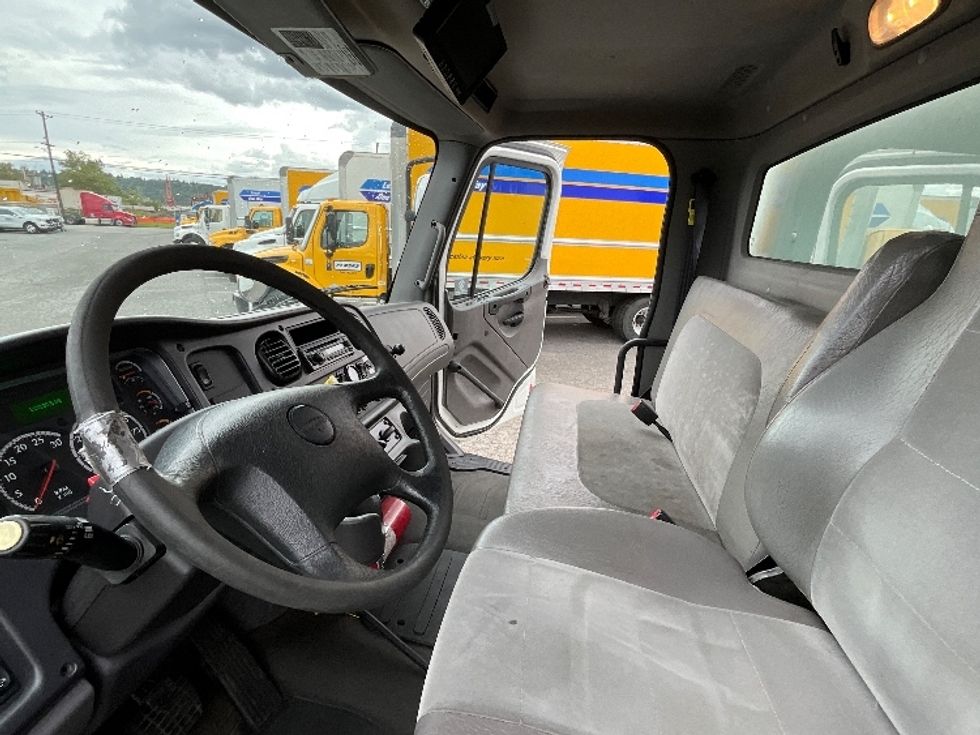 Medium Duty Box Truck-Light and Medium Duty Trucks-Freightliner-2017-M2-Spokane Valley-WA-115,121\n\t\tmiles-$ 60,250 - Image 19