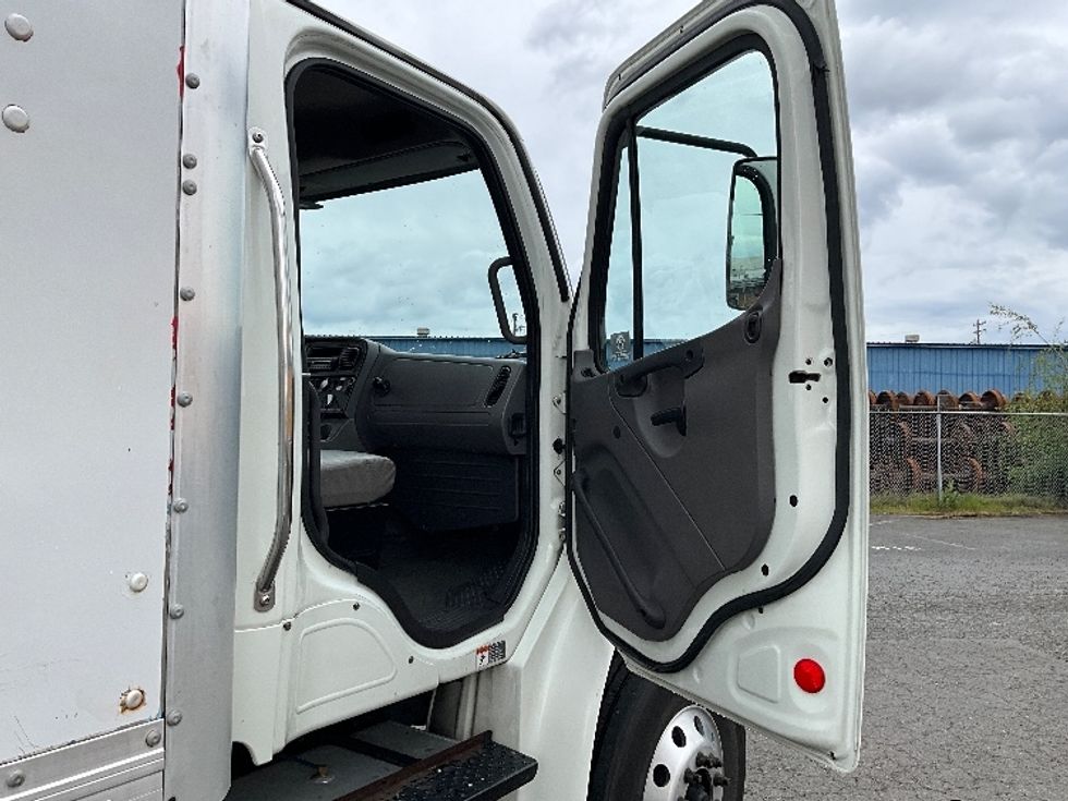 Medium Duty Box Truck-Light and Medium Duty Trucks-Freightliner-2017-M2-Spokane Valley-WA-115,121\n\t\tmiles-$ 60,250 - Image 20