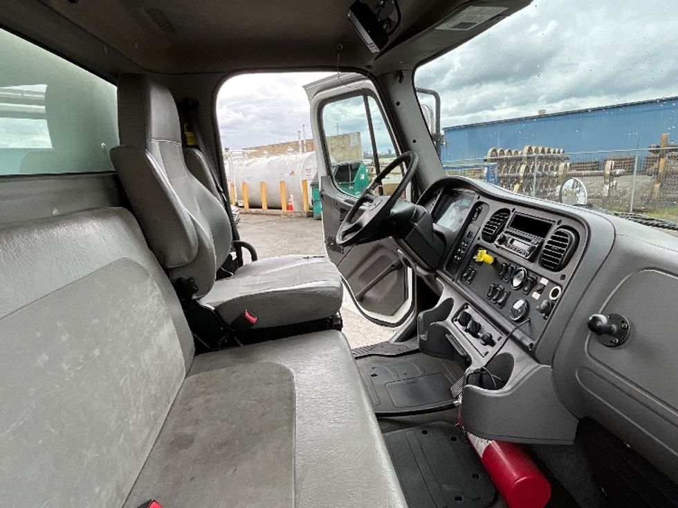 Medium Duty Box Truck-Light and Medium Duty Trucks-Freightliner-2017-M2-Spokane Valley-WA-115,121\n\t\tmiles-$ 60,250 - Image 22