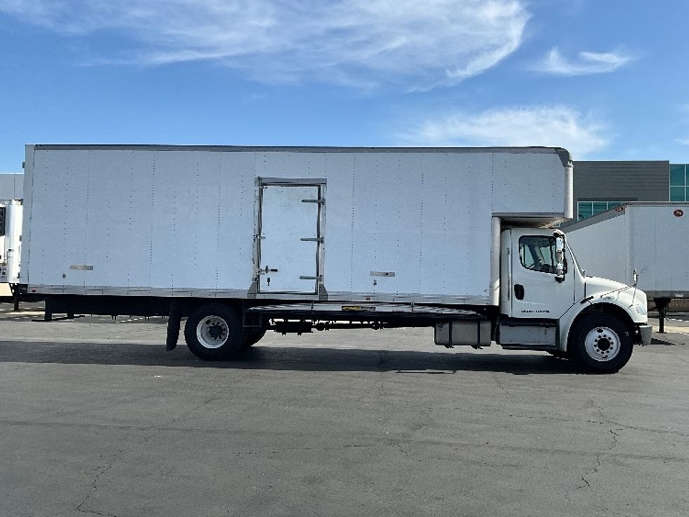 Medium Duty Box Truck-Light and Medium Duty Trucks-Freightliner-2017-M2-Torrance-CA-130,145\n\t\tmiles-$ 57,750 - Image 14