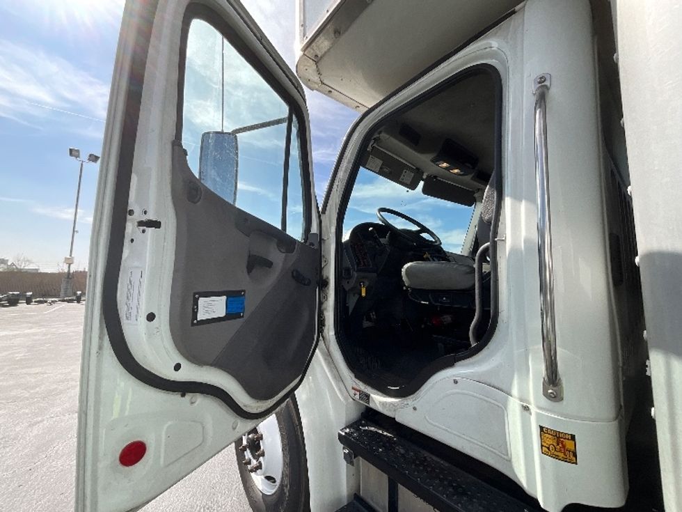Medium Duty Box Truck-Light and Medium Duty Trucks-Freightliner-2017-M2-Torrance-CA-130,145\n\t\tmiles-$ 57,750 - Image 15
