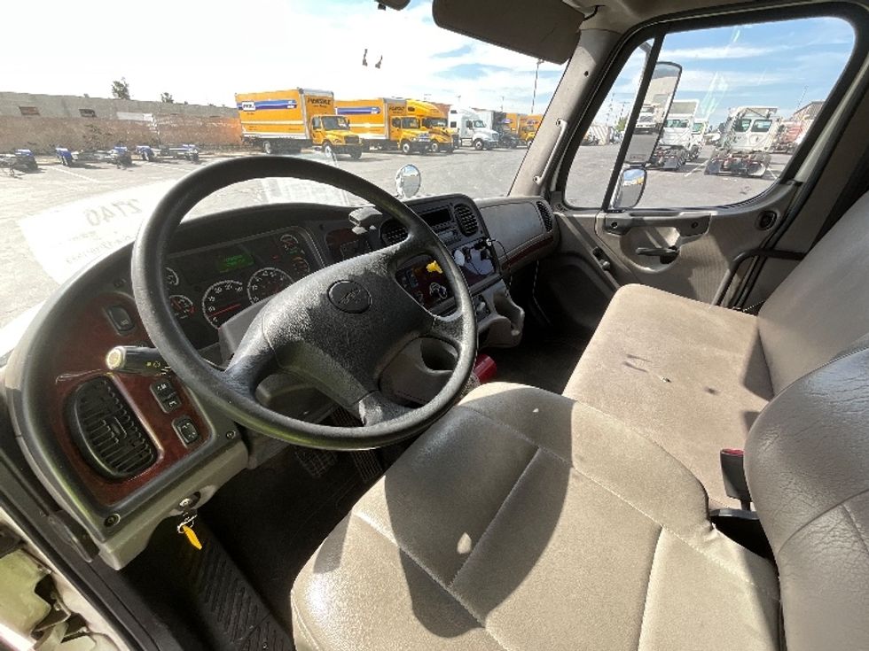 Medium Duty Box Truck-Light and Medium Duty Trucks-Freightliner-2017-M2-Torrance-CA-130,145\n\t\tmiles-$ 57,750 - Image 16