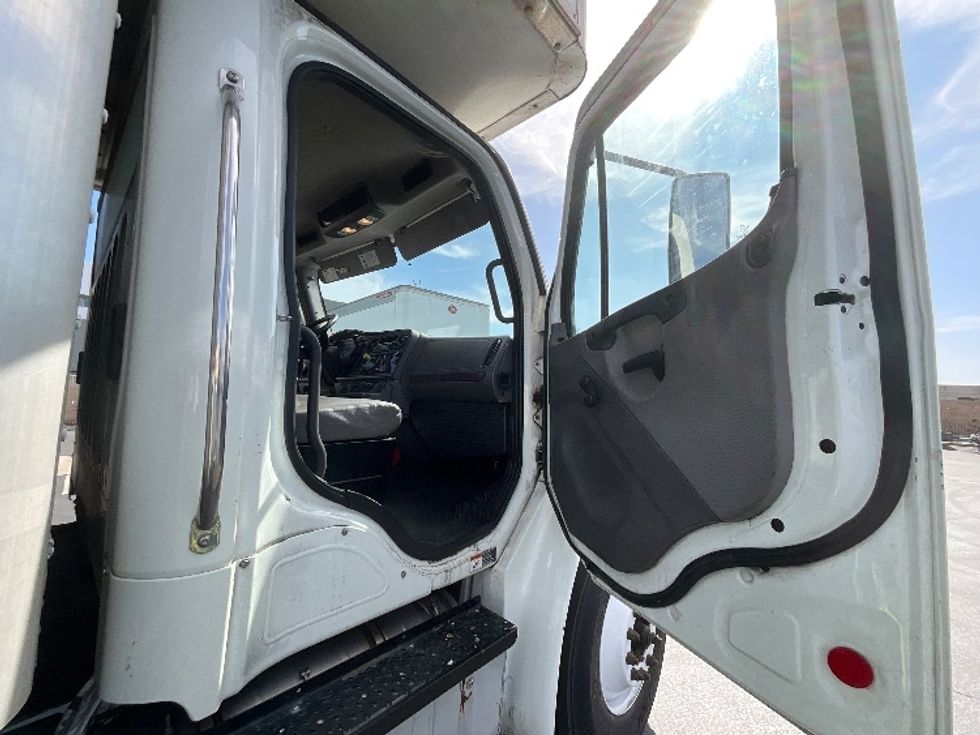 Medium Duty Box Truck-Light and Medium Duty Trucks-Freightliner-2017-M2-Torrance-CA-130,145\n\t\tmiles-$ 57,750 - Image 19