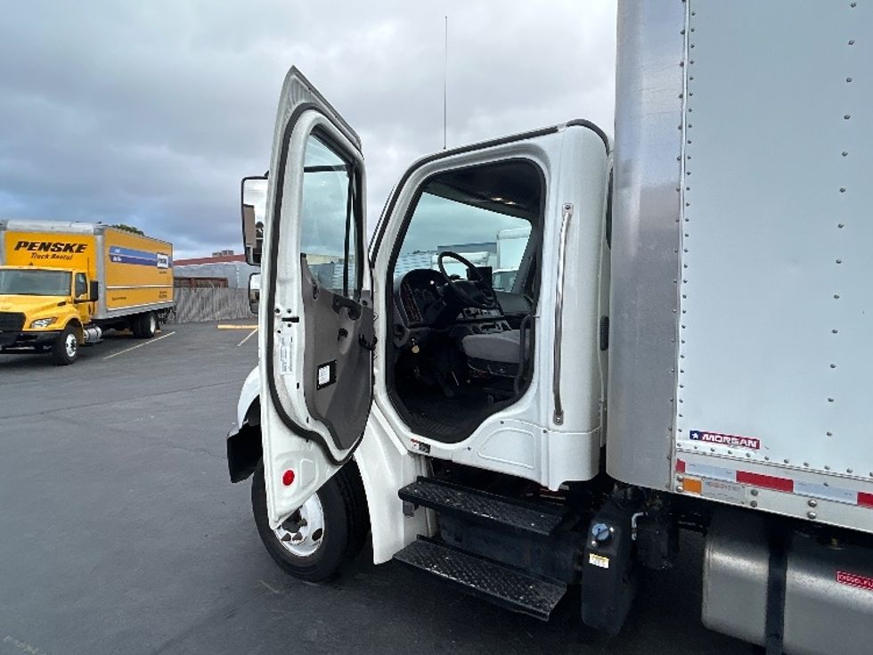 Medium Duty Box Truck-Light and Medium Duty Trucks-Freightliner-2017-M2-West Sacramento-CA-211,992\n\t\tmiles-$ 32,750 - Image 16