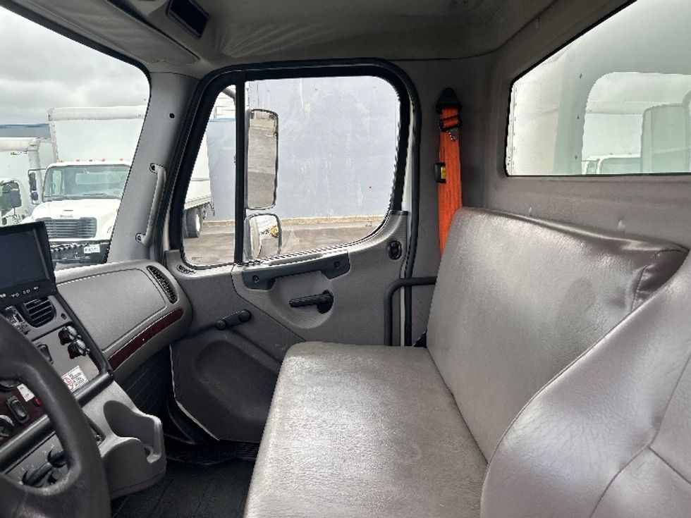 Medium Duty Box Truck-Light and Medium Duty Trucks-Freightliner-2017-M2-West Sacramento-CA-211,992\n\t\tmiles-$ 32,750 - Image 19