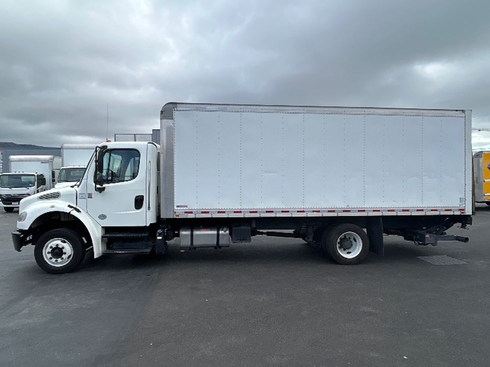 Medium Duty Box Truck-Light and Medium Duty Trucks-Freightliner-2017-M2-West Sacramento-CA-211,992\n\t\tmiles-$ 32,750 - Image 4