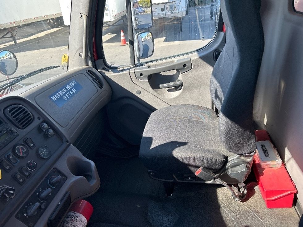 Medium Duty Box Truck-Light and Medium Duty Trucks-Freightliner-2017-M2-West Sacramento-CA-69,216\n\t\tmiles-$ 52,500 - Image 19