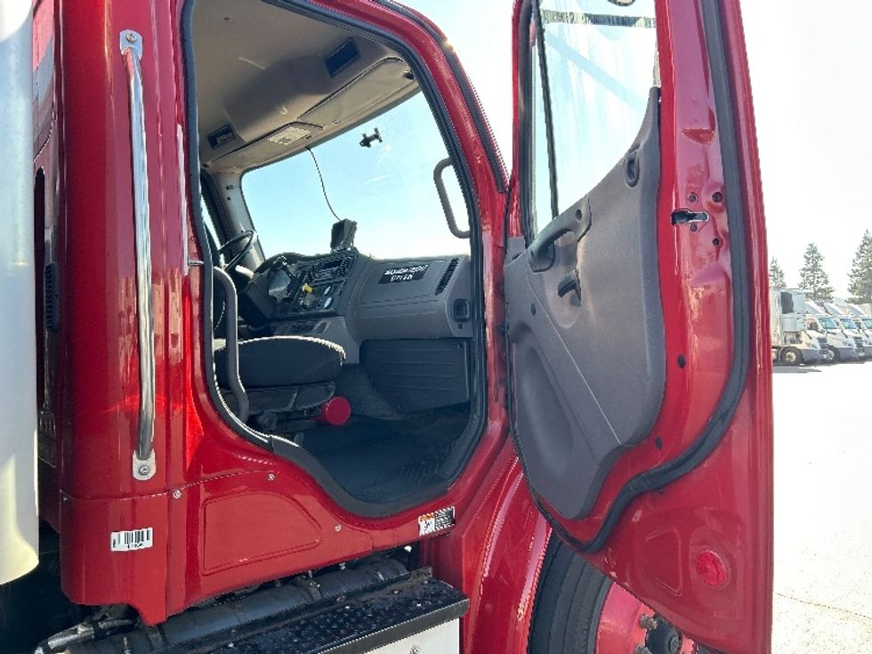 Medium Duty Box Truck-Light and Medium Duty Trucks-Freightliner-2017-M2-West Sacramento-CA-69,216\n\t\tmiles-$ 52,500 - Image 20