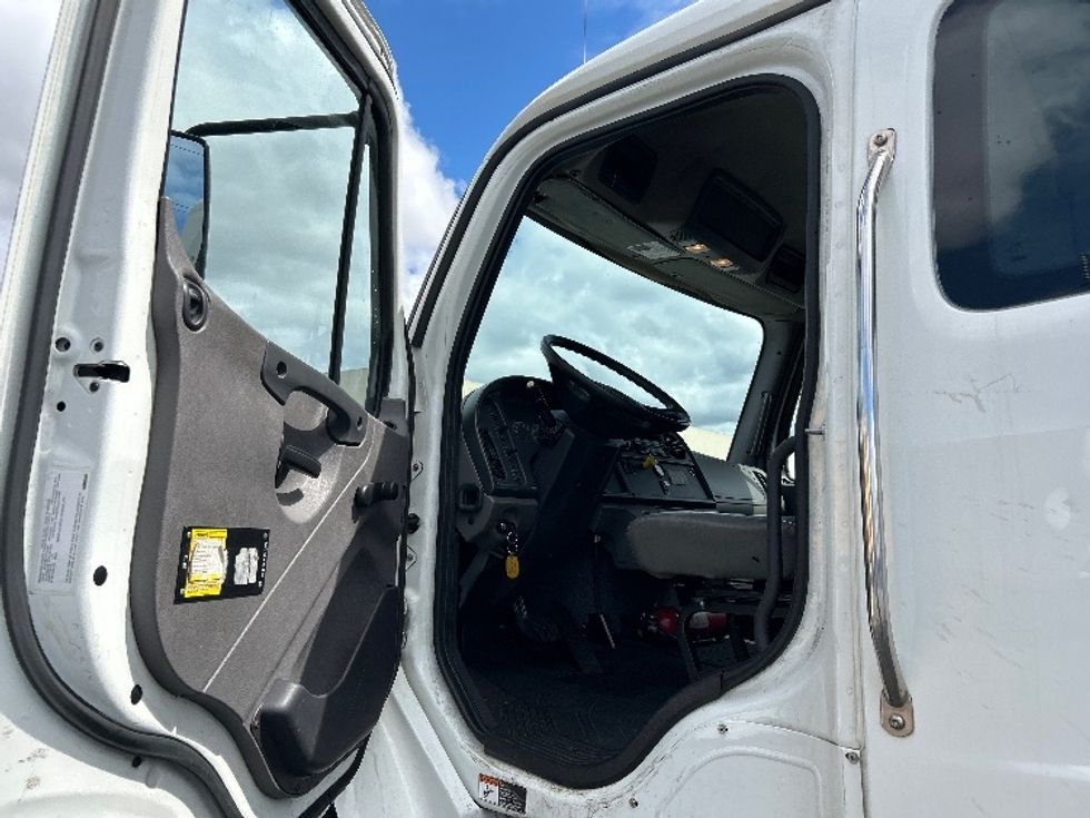 Medium Duty Box Truck-Light and Medium Duty Trucks-Freightliner-2017-M2-West Sacramento-CA-89,579\n\t\tmiles-$ 59,750 - Image 16