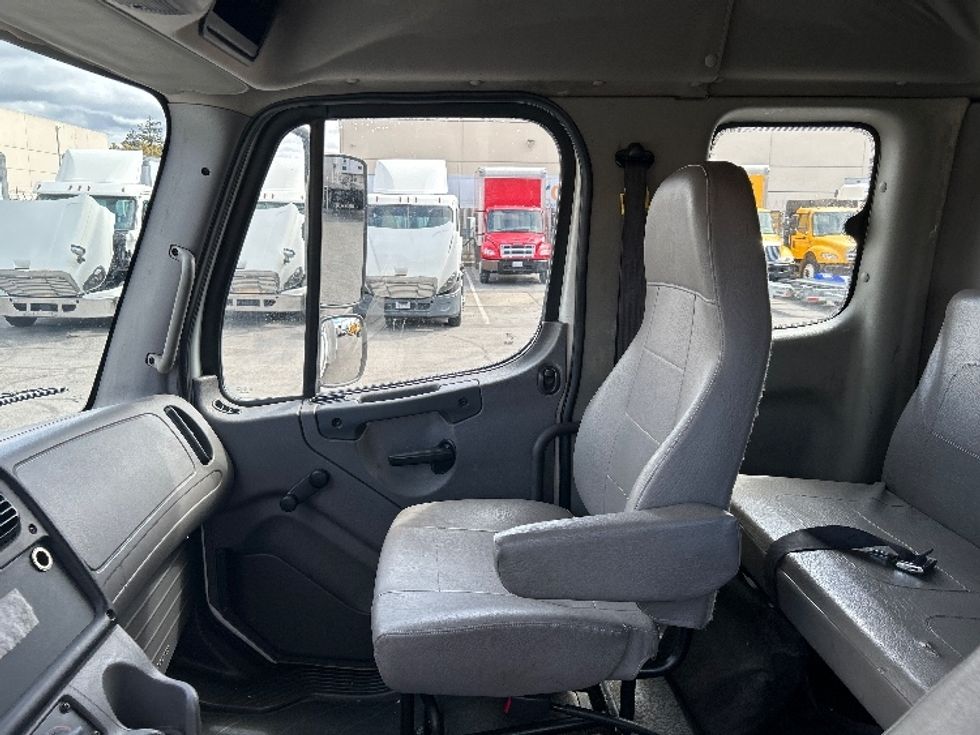 Medium Duty Box Truck-Light and Medium Duty Trucks-Freightliner-2017-M2-West Sacramento-CA-89,579\n\t\tmiles-$ 59,750 - Image 19