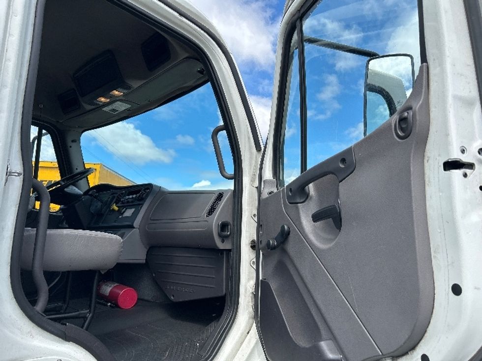Medium Duty Box Truck-Light and Medium Duty Trucks-Freightliner-2017-M2-West Sacramento-CA-89,579\n\t\tmiles-$ 59,750 - Image 20