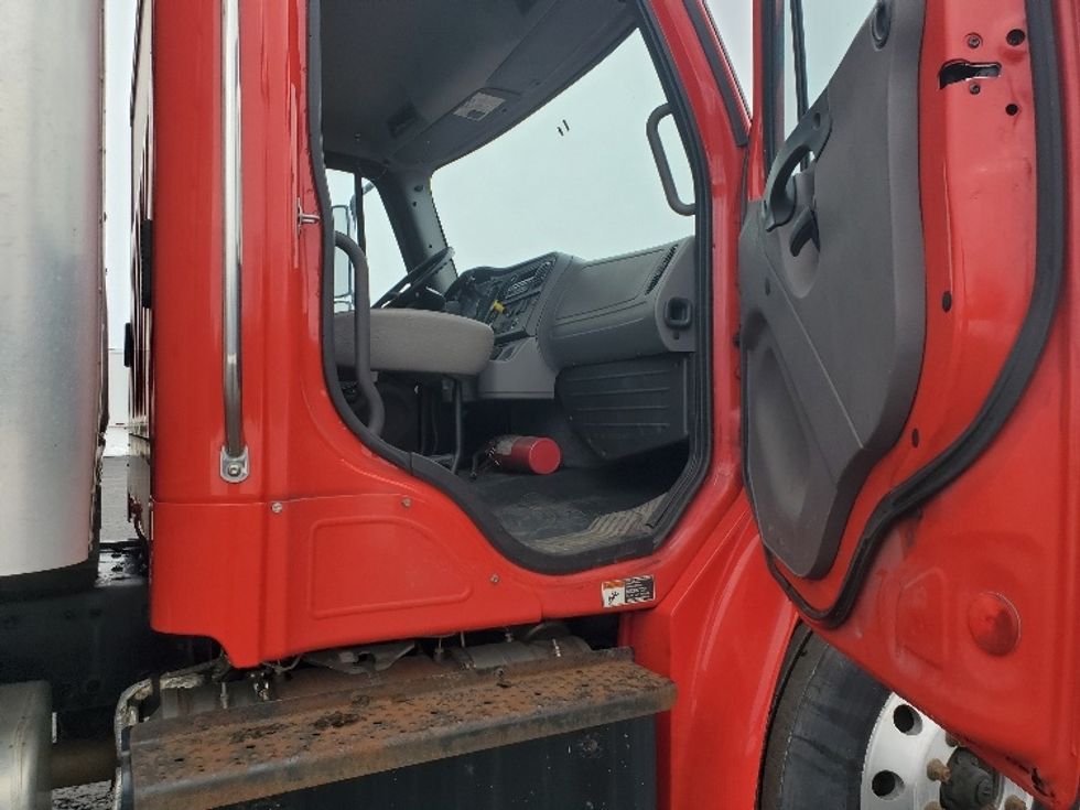 Medium Duty Box Truck-Light and Medium Duty Trucks-Freightliner-2017-M2-White Deer-PA-185,712\n\t\tmiles-$ 45,500 - Image 20