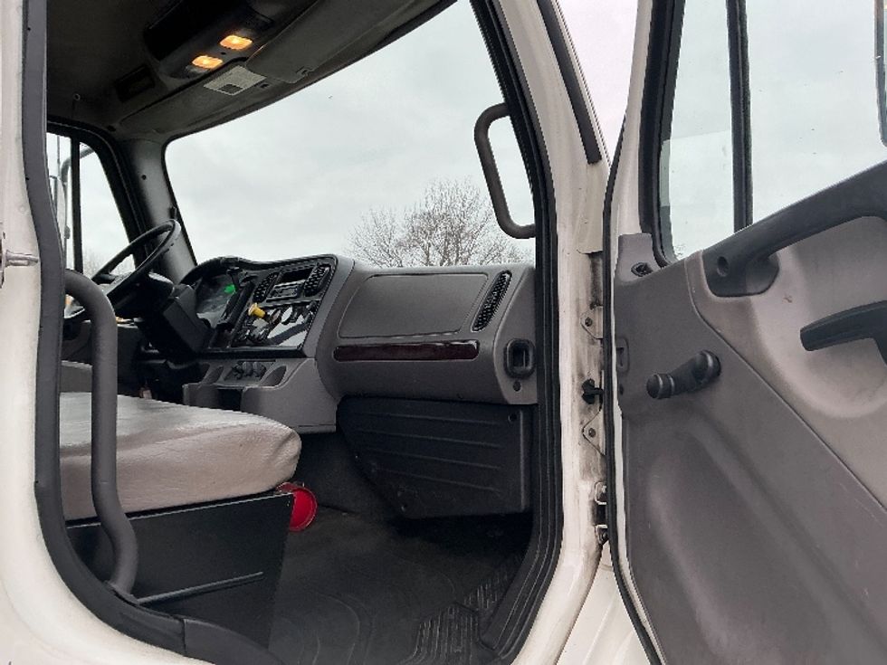 Medium Duty Box Truck-Light and Medium Duty Trucks-Freightliner-2017-M2-Wilkes Barre-PA-159,630\n\t\tmiles-$ 52,250 - Image 20