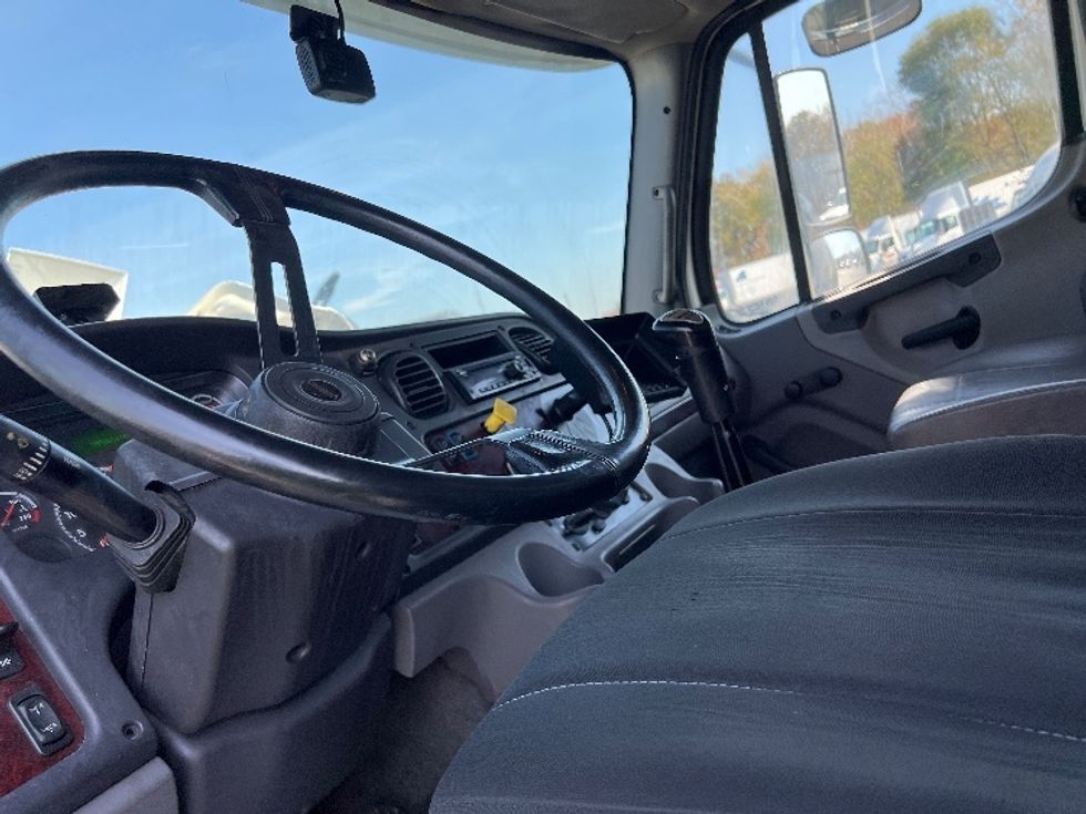 Medium Duty Box Truck-Light and Medium Duty Trucks-Freightliner-2017-M211264S-Bensalem-PA-340,530\n\t\tmiles-$ 66,500 - Image 17