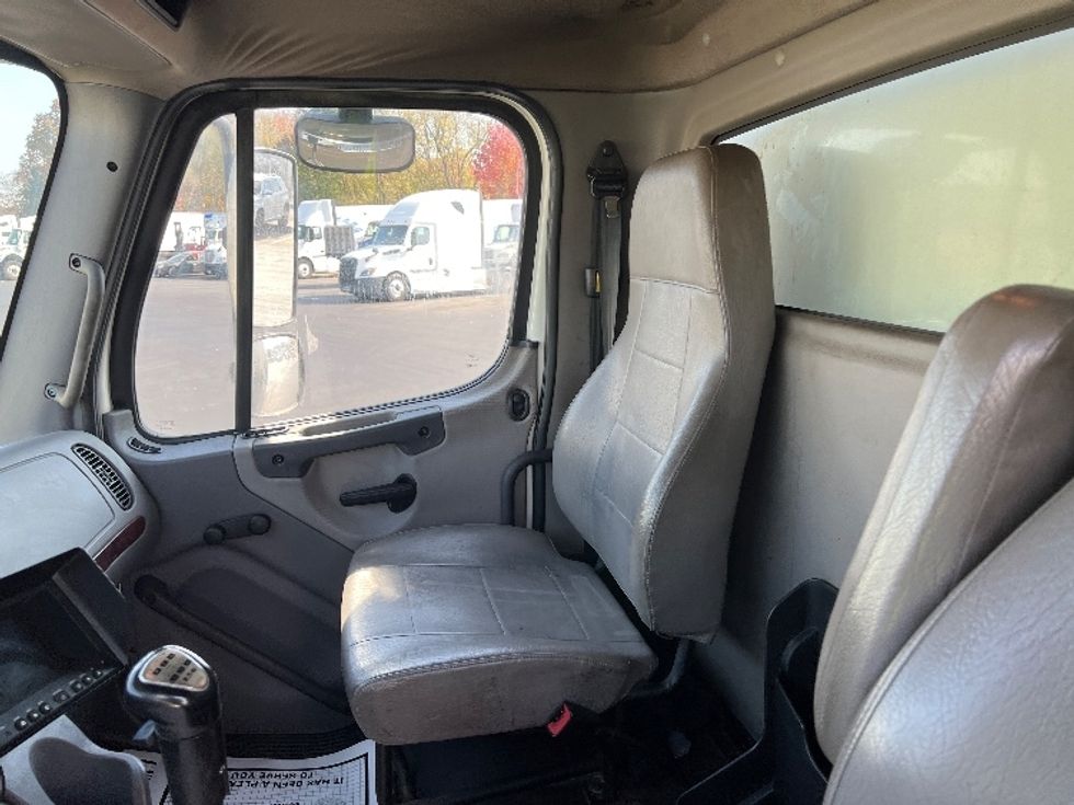 Medium Duty Box Truck-Light and Medium Duty Trucks-Freightliner-2017-M211264S-Bensalem-PA-340,530\n\t\tmiles-$ 66,500 - Image 19